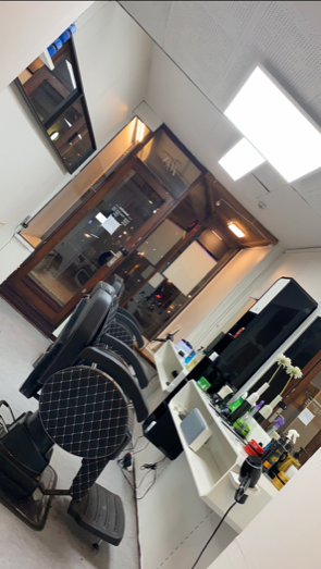 clinton_moore_barber_shop logo